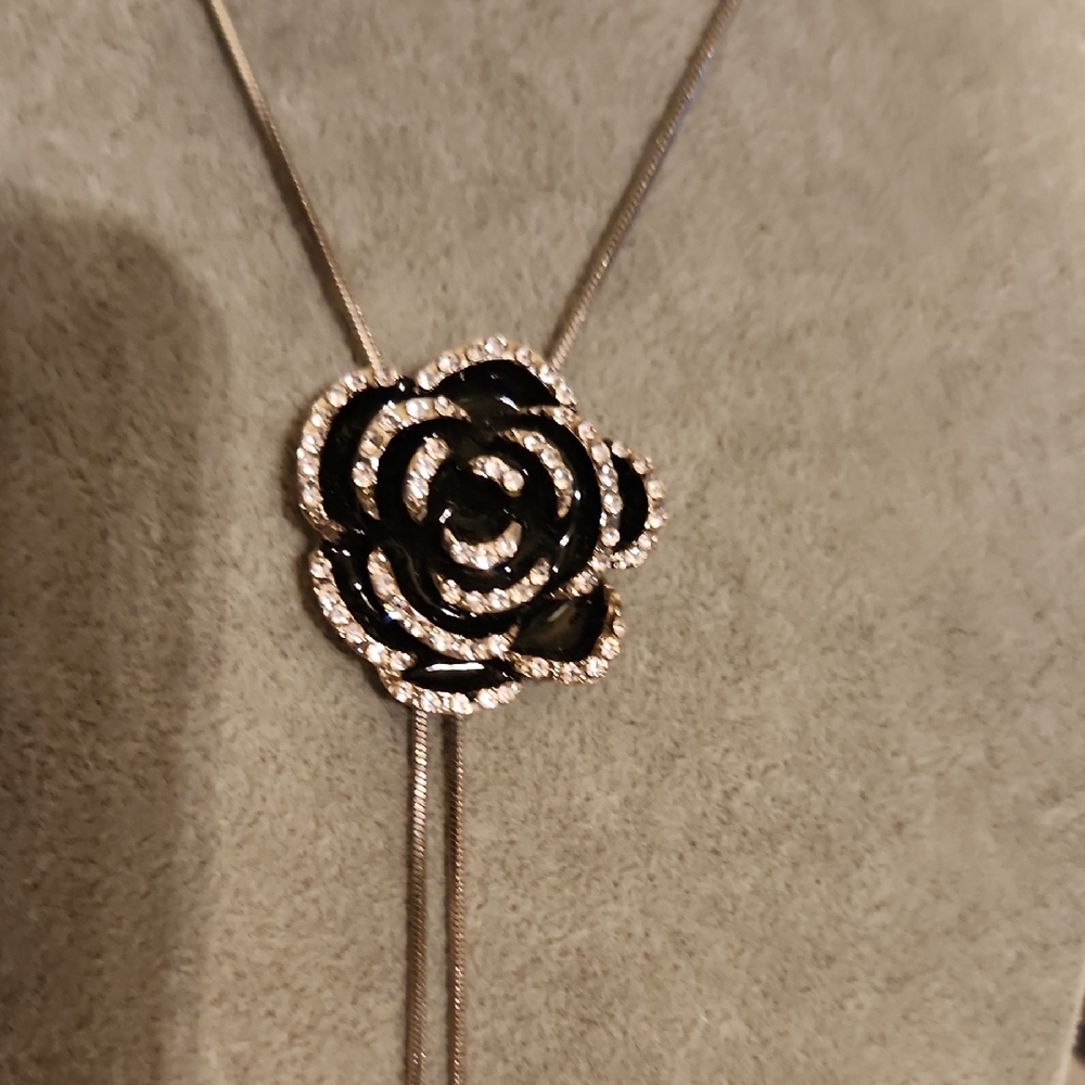 Chic Silver Rose Lariat Necklace - Picture 3 of 4